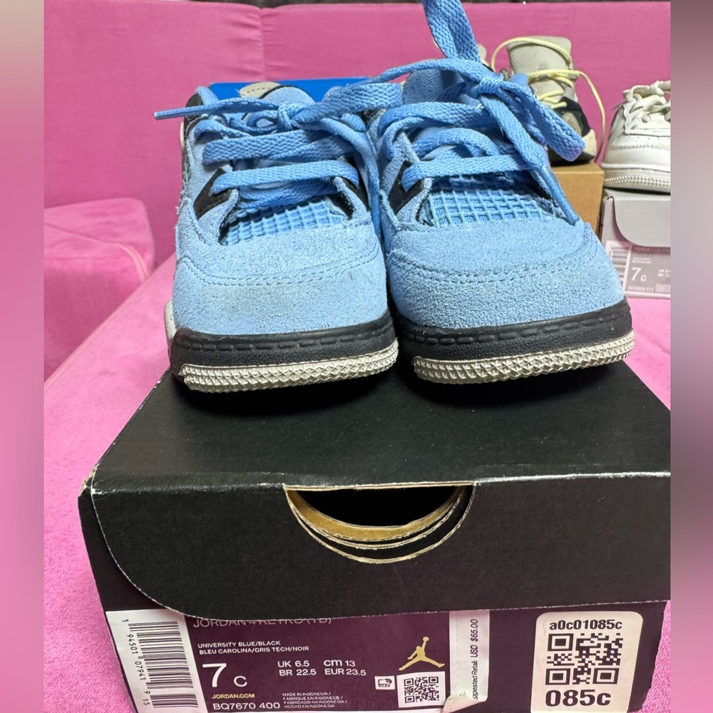 Jordan 4 university blue 7C